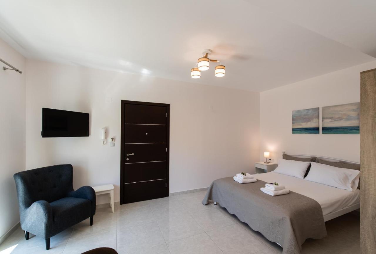 Bounatsa Studios & Apartments 니드리 외부 사진